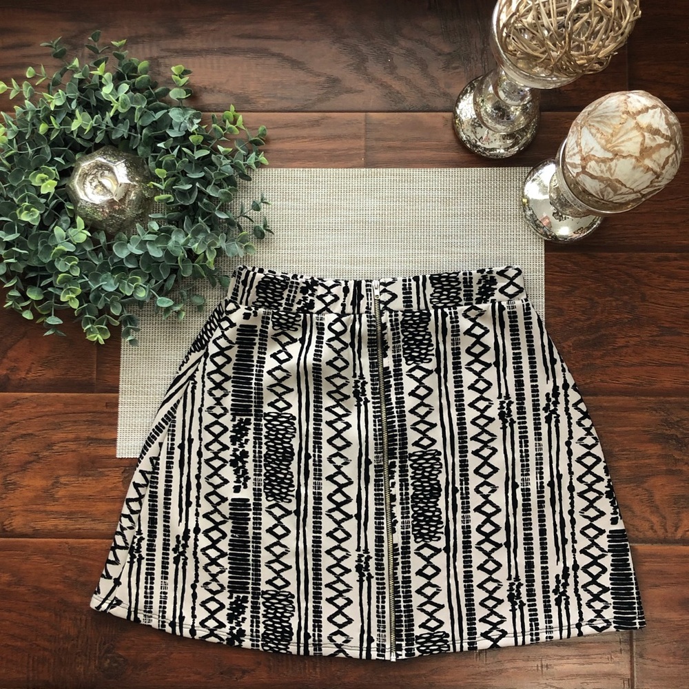 B Jewel Patterned Skirt - Picture 3 of 4